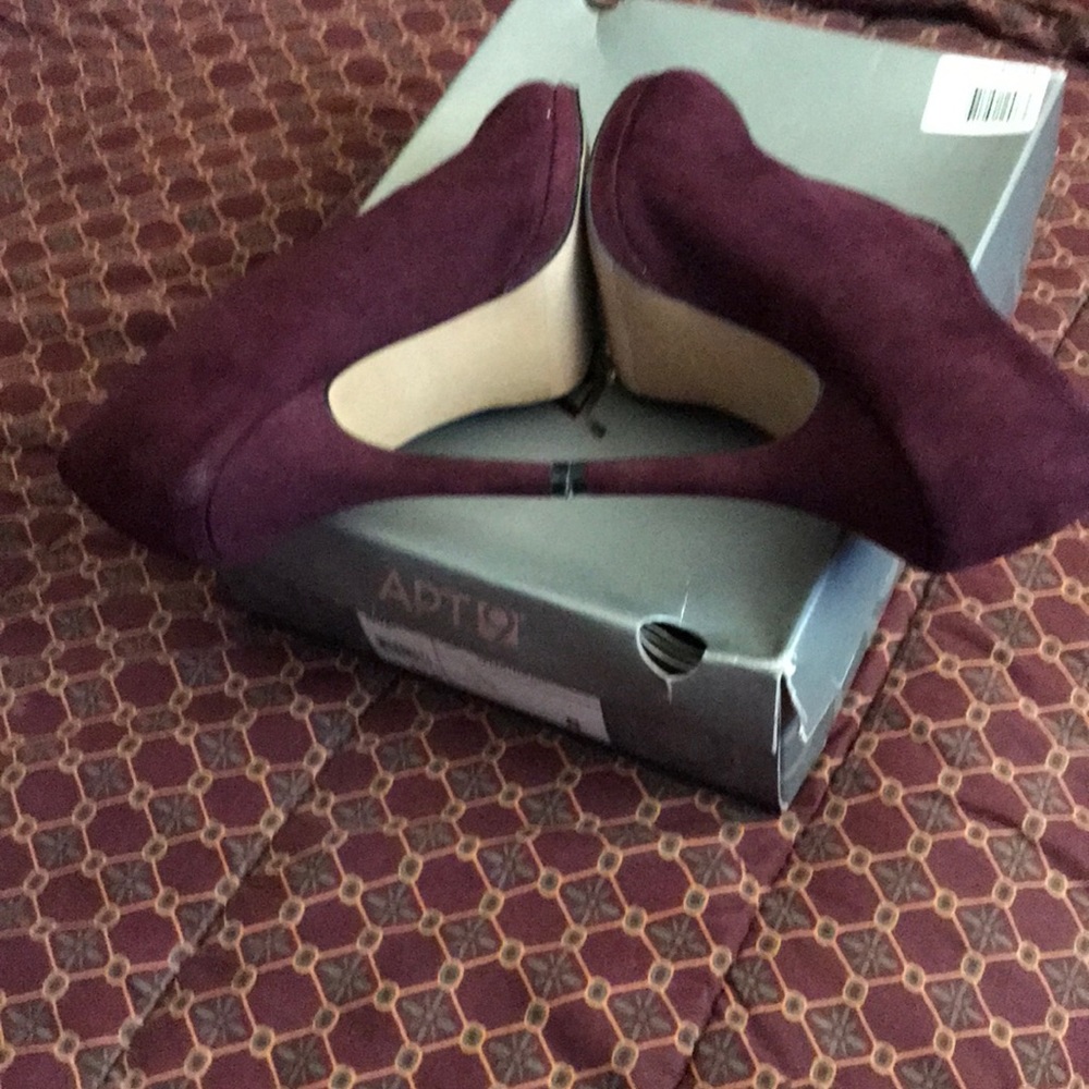 Shoes - Picture 5 of 9